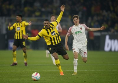 Борусия Дортмунд съсече Аугсбург в мач със седем гола