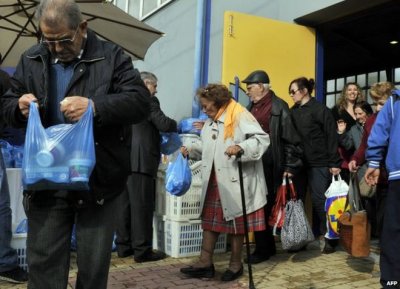 Гърция започна да изплаща по 10% от разходите на домакинствата за храна