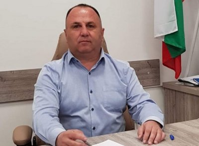 Кметът на Община Павел баня от ДПС Иса Бесоолу обявява