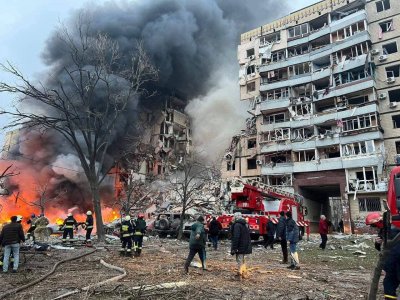 44 станаха жертвите от ударения блок в Днипро