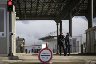 Косовската полиция е спряла днес на граничния пункт Ярине линейка
