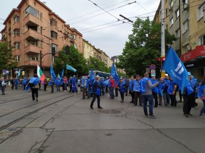 Работещи в градския транспорт в София в стачна готовност заради заплати