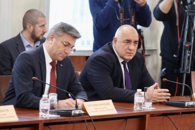 Лидерът на ДПС Мустафа Карадайъ смята че България отново се
