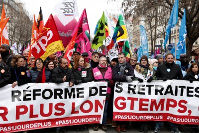 Френското правителство няма да отстъпи от пенсионната реформа