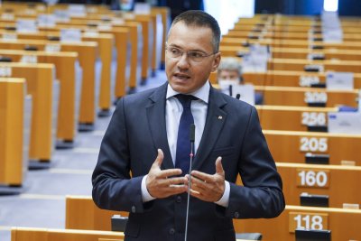 Македония обяви българския евродепутат Ангел Джамбазки за персона нон грата