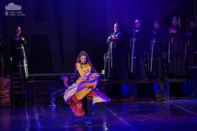 Михаела Филева играе главната роля в рок операта Есмералда Парижката