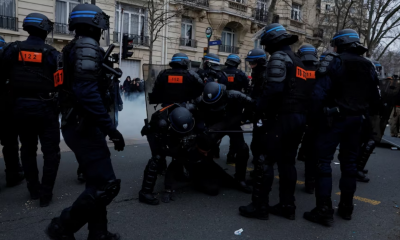 Демокрация: Палки и сълзотворен газ срещу протестиращите във Франция (СНИМКИ)