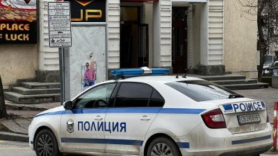 Криминалисти разследват обир на игрална зала до комплекс Полтава в