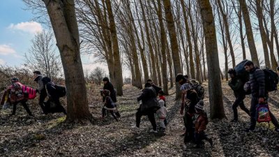8 нелегални мигранти хванаха в Бургаско