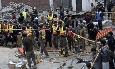 Броят на жертвите на бомбения атентат в пакистанска джамия чиято