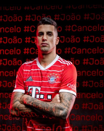 Байерн Мюнхен  обяви официално привличането на защитника Жоао Кансело от Манчестър Сити 28 годишният португалски