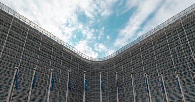 Комисията по правни въпроси в Европейския парламент гласува за сваляне