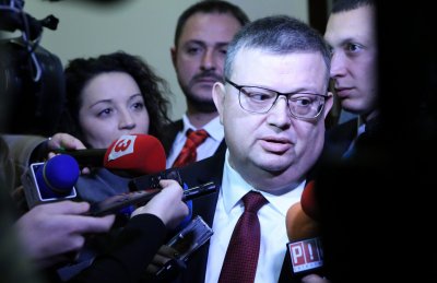 Подалият оставка шеф на КПКОНПИ Сотир Цацаров вдигнал много високо