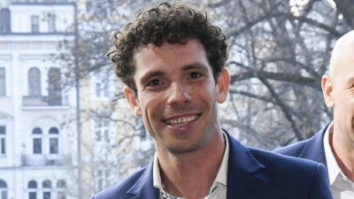 Актьорът Явор Бахаров ял пердах защото задявал чуждо гадже Случката