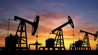 Fitch очаква средна цена на петрол Брент от $95/барел през 2023 г.