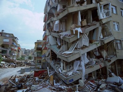 Още един български гражданин е в неизвестност след земетресенията в