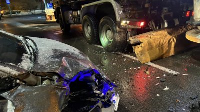 Кола се вряза в снегорин в София снощи  Инцидентът е станал