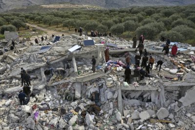 Най малко 8100 души са загиналите при унищожителните земетресения в Турция