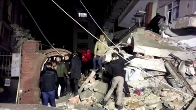 След силното земетресение в Турция властите в Южна Италия издадоха