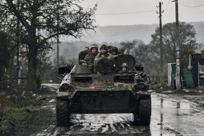 Украйна пак удължи военното положение