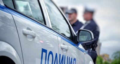 Полицията установи непълнолетен и неправоспособен водач да шофира в Нови