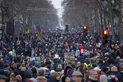 Във Франция днес е обявена поредна национална стачка срещу плановете