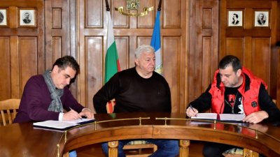 Зико се отметна за парите за Колежа на Ботев (Пловдив)