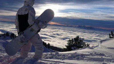 Гражданин на Република Северна Македония е откраднал сноуборд и автомати към