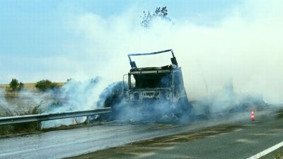 Тежкотоварен камион гори при км 60 на автомагистрала Тракия в