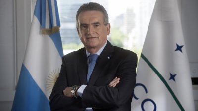 Президентът на Аржентина Алберто Фернандес замени Хуан Мансур на поста