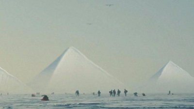 Пирамиди се белеят в Антарктида