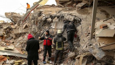 Башар Асад обвини Запада в политизиране на земетресението