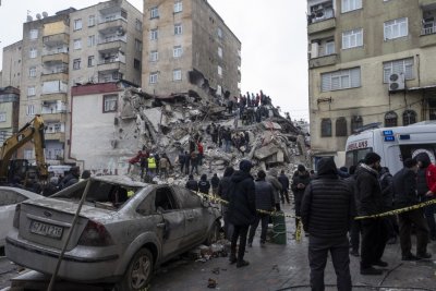 Продължават спасителните операции след земетресенията в Турция и Сирия Броят