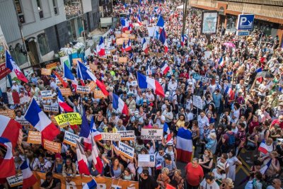 Полицията във Франция днес бе на крак заради четвъртия ден