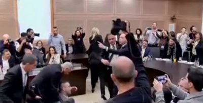 Израелски депутати си налетяха на бой в парламента