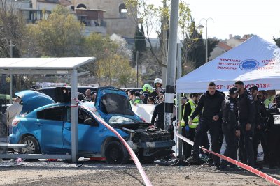Кола се вряза в хора на спирка в Йерусалим