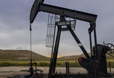 Световният глад за петрол постави рекорд през декември