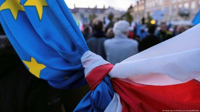 Брюксел съди Полша за оспорването на правото на ЕС