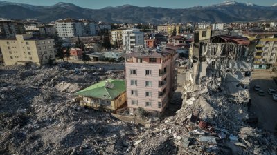 На 15 февруари в 10 36 в района на смъртоносните земетресения