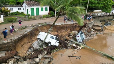Трийсет и шест жертви на проливни дъждове в Бразилия