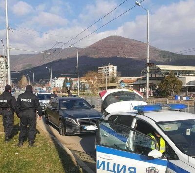 Трима примитиви от град Сливен са задържани за повреждане и