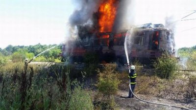 Пожар в локомотив е гасен от радомирски огнеборци съобщиха от