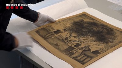 Испанската полиция  откри две рисунки от сюрреалиста Салвадор Дали откраднати