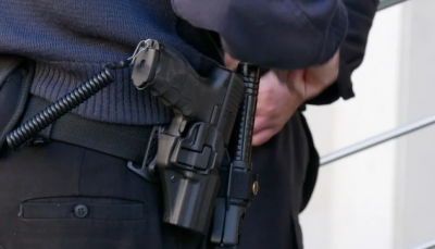 Пиян полицай заплаши приятелката си с пистолет съобщи Нова Сигналът