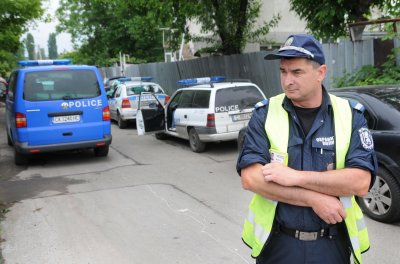 Служители на РУ – Горна Оряховица задържаха двама мъже за