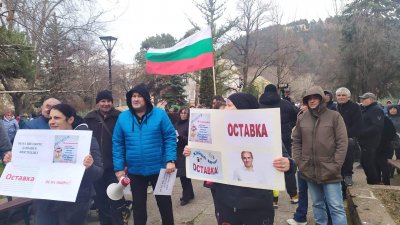 Бунтът срещу данъците в Кюстендил продължава
