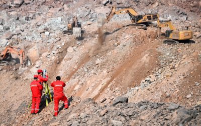 Продължават опитите да бъдат извадени затрупаните миньори в Китай