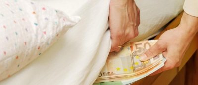 Задържана е 44 годишна жена откраднала 5000 евро от братовчедка си
