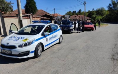 Мащабна полицейска операция в Сливенско (СНИМКА)