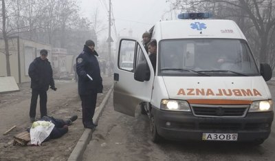 Четирима от Спешна помощ убити при обстрел срещу Донецк